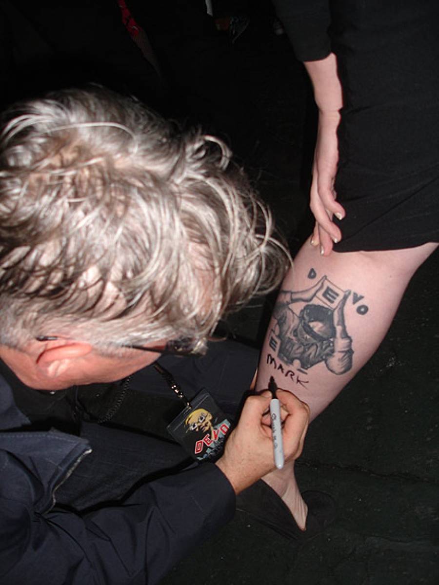 11/3/09: Mark Signs Tattoo